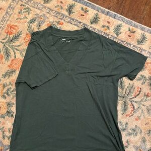 Aerie Green V-Neck T-Shirt Size Small